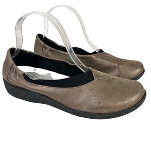 CLARKS CLOUDSTEPPERS Bronze Slip On Loafers Casual Flats Round Toe Shoes sz 9.5